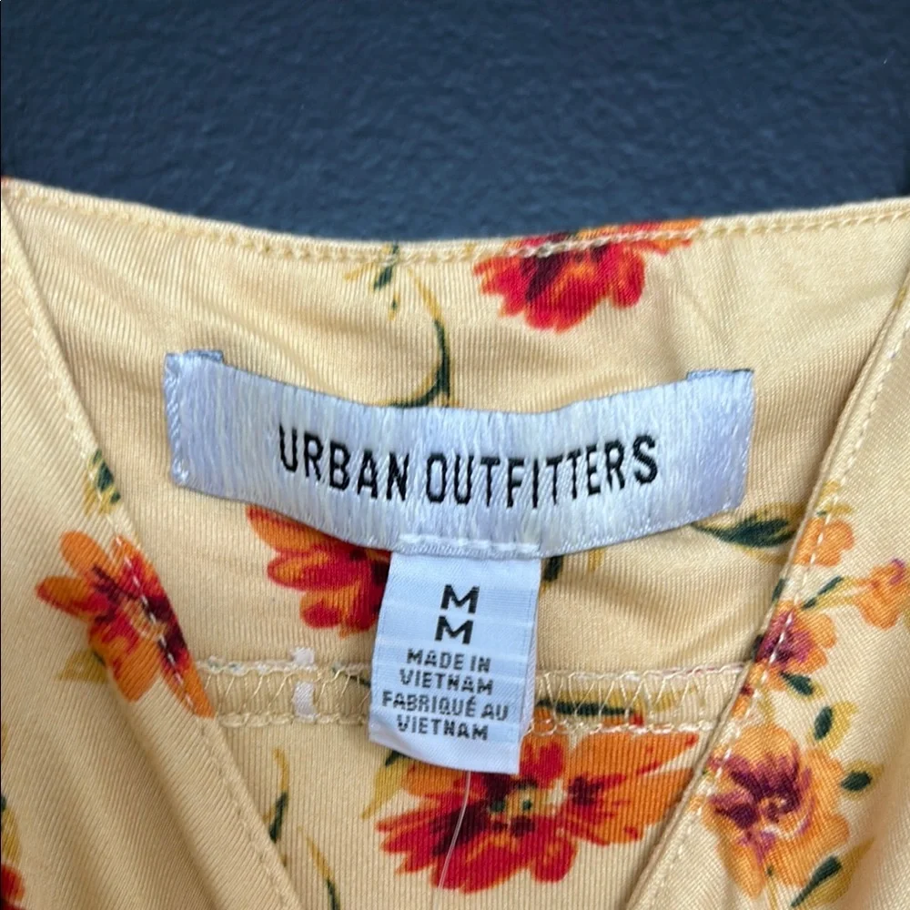 Floral Yellow Romper size Medium NWT - Picture 2 of 8